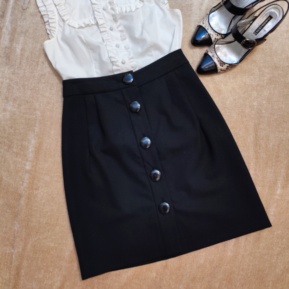 Kate spade ♠️ Black Wool button front skirt, size 2